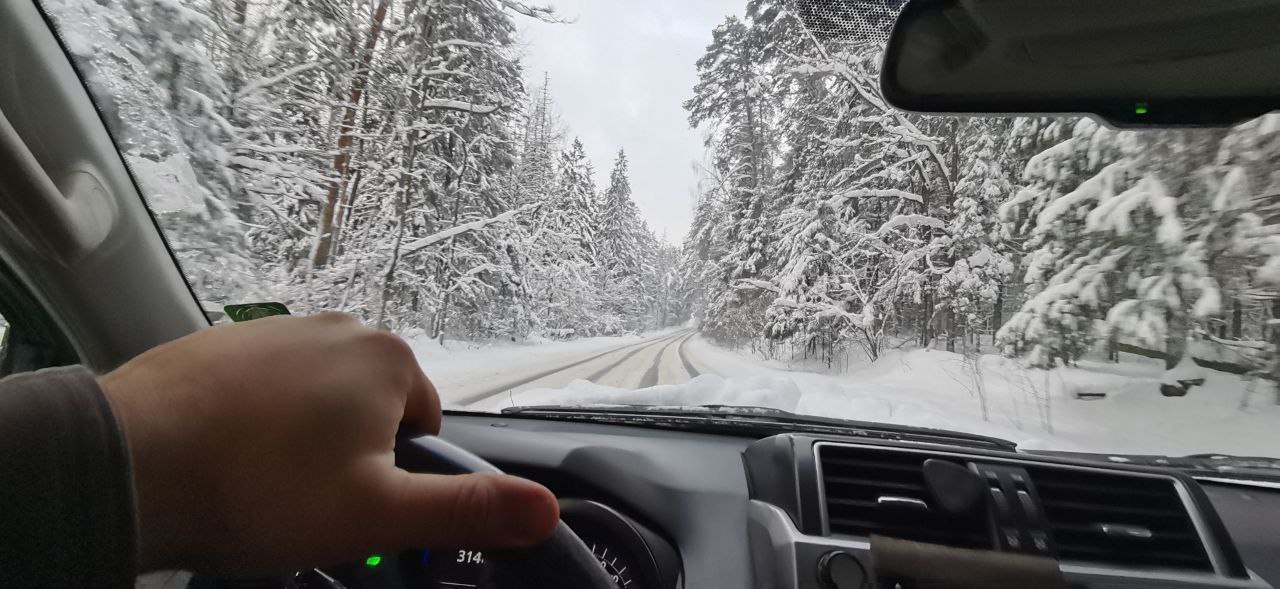 Как ездить за рулем зимой?